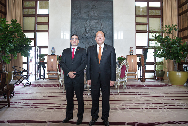 哥伦比亚大使馆商务参赞一行来访天狮集团